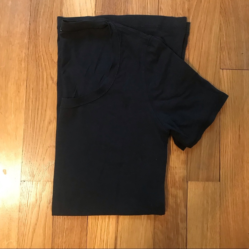 Black Lululemon tee